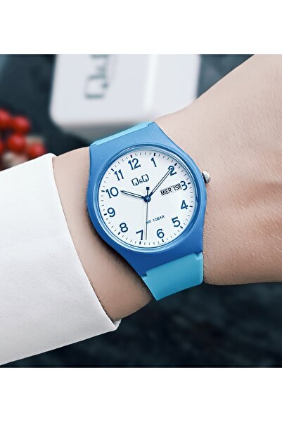 Q&Q Unisex Silikon Kayışlı 10 Atm Su Geçirmez Takvimli Gün Göstergeli Kol Saati