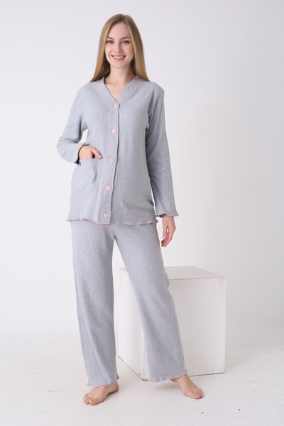 JENİKA طقم بيجامة للحوامل مريح بتصميم أمامي بأزرار وخصر قابل للتعديل مع تفاصيل كشكشة على الأكمام والساقين