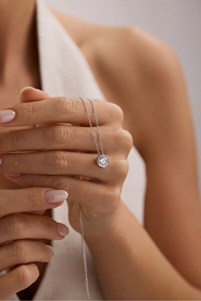 Nereze 925 Ayar Gümüş Rodyum Kaplama Altıgen Tasarım Tektaş Kolye