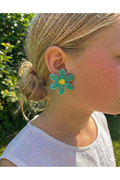 Ashley Collection Su Yeşili Hasır Görünümlü Çiçek Küpe - Bohem Renkli Papatya