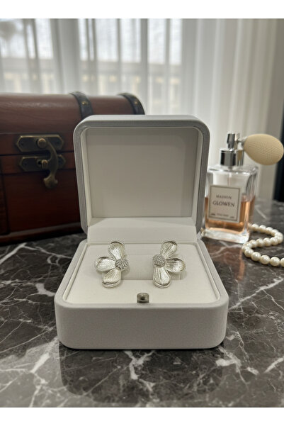 MAISON GLOWEN أقراط نسائية فضية اللون على شكل زهرة الأقحوان