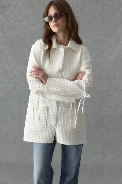Merve Gültekin Biye Detaylı Kapitone Ceket Ekru