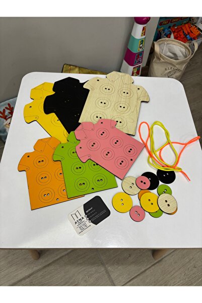 AYNA EĞİTİM MATERYALLERİ Montessori Ahşap Düğme Geçirme Oyunu – Renkli Giydir...
