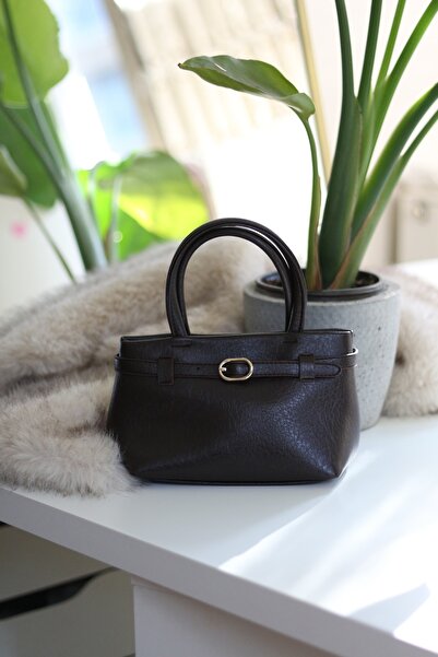 Moom Bag Γυναικεία τσάντα ώμου με λεπτομέρεια με αγκράφα σε καφέ χρώμα