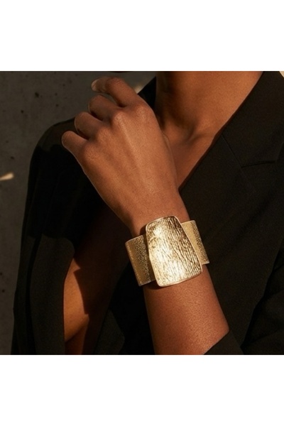 COCOSH TAKI Gold Color Leather Magnet Big Charm Modern Multi Bracelet