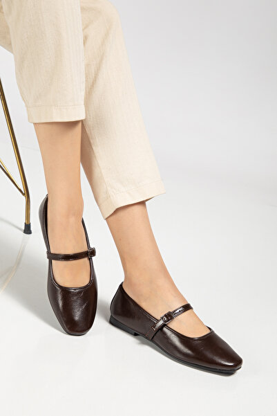 gümüştopuk Kadın Küt Burun Babet