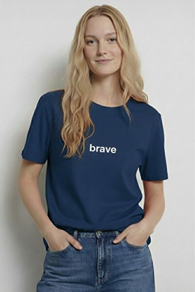 BW Bravely Wear تي شيرت نسائي أساسي برقبة دائرية من BRAVE مطبوع