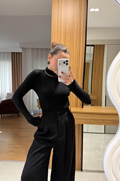 Gizem Ecemiş Laxi Siyah Triko Balıkçı Yaka Bluz