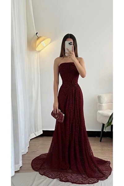 LUMY A burgundy lace dress with a sophisticated, feminine look ✨