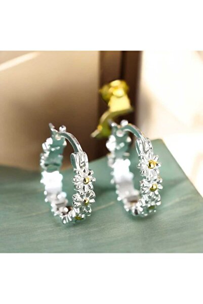 PAWNEST 925 Ayar Gümüş Papatya Tasarım Halka Küpe – Minik, Şık ve Hafif