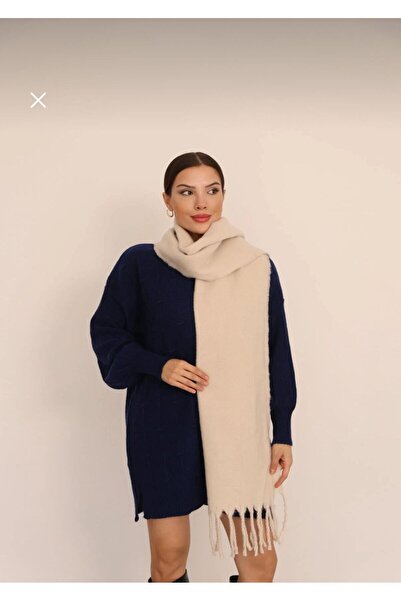 Store وشاح نسائي شتوي بلون واحد مع شراشيب