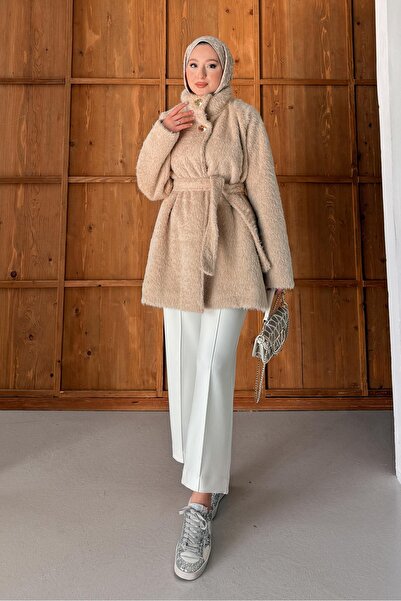 Rimel Moda معطف أنجورا بأزرار بروش باللون البيج