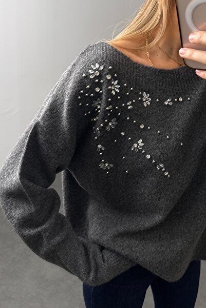 5in1Canpolat Πλεκτό με λαιμόκοψη και κέντημα από πέτρα ανθρακί 251189