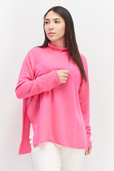 French Connection كنزة نسائية ذات ياقة عالية وأكمام طويلة ومزخرفة باللون الوردي