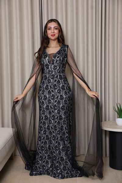 molan fashion A sophisticated black evening dress with a design that flatters the figure in a luxurious, feminine style.