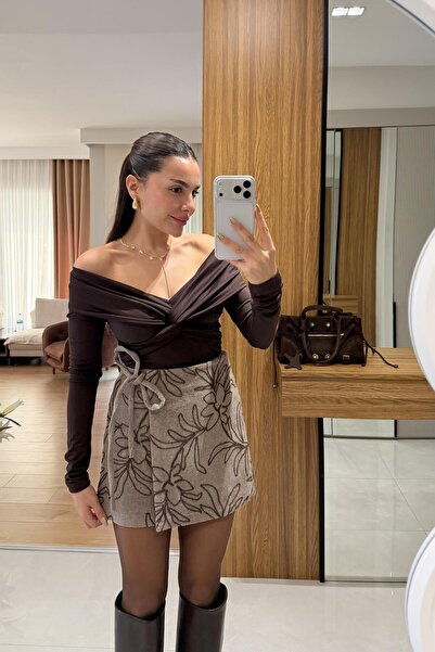 Gizem Ecemiş Frado Kahve Madonna Yaka Bluz