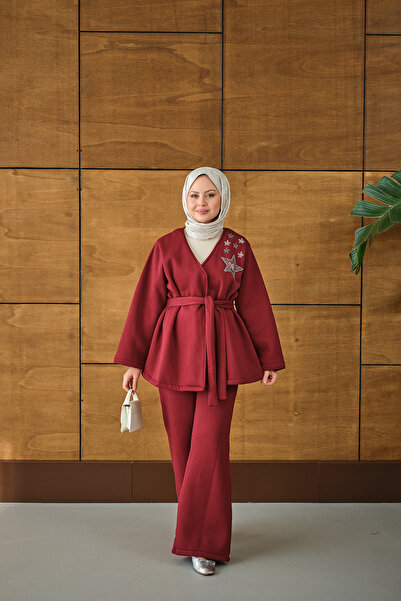 LOCCO Γυναικείο κοστούμι με λεπτομέρεια στον ώμο και δεμένο στη μέση, μπορντό