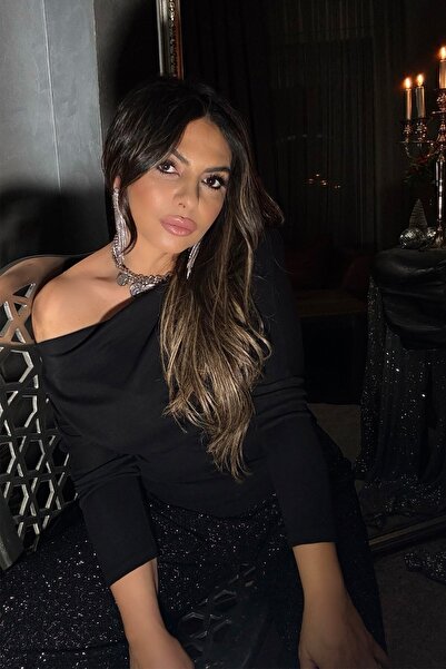 Sohotique By P بلوزة من القماش المحبوك بياقة قارب باللون الأسود