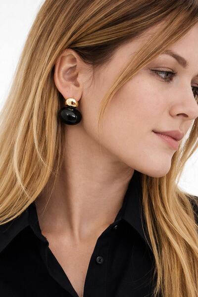 New Obsessions أقراط على شكل كرة أكريليك