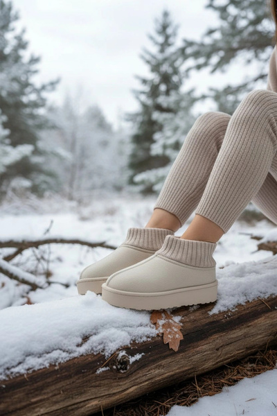 Sivarro Triko Boğazlı Kalın Taban Kışlık İçi Kürklü Kadın Bot - Bej