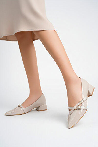 Catelyn Women's Beige Patent Leather Buckled Cross-Strapped 4 cm Short Heeled Shoes