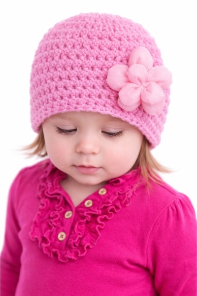 Superbaby Caciulita roz crosetata cu floricica aplicata