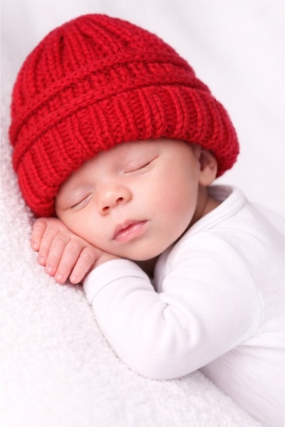 Superbaby Caciulita rosie crosetata tip fes pentru bebelusi