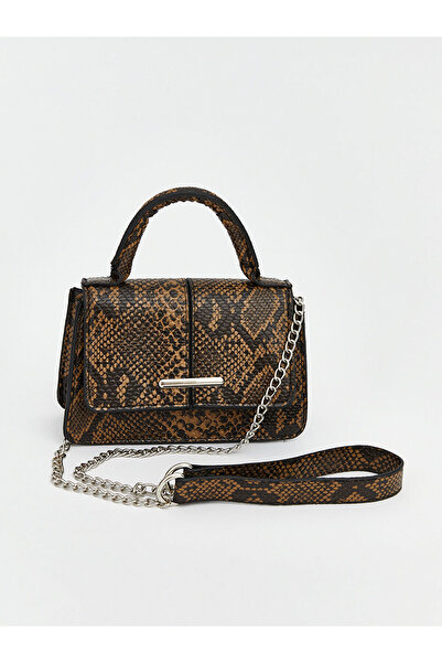 LC Waikiki حقيبة كتف نسائية بتفاصيل سلسلة من بيك للموسم الجديد