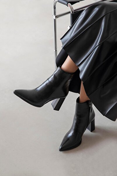 STRASWANS Nomi Kadın Topuklu Kırışık Deri Bot Siyah