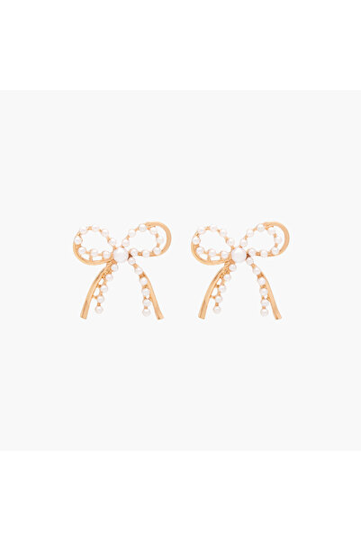 Lifestyle أقراط ذهبية اللون مزينة باللؤلؤ على شكل فيونكة مع مشبك خلفي