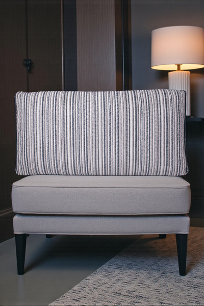 AYPETEKS Mavi, Gri, Beyaz Çizgili Ketenli Mat Kadife Kutu Model Kırlent Kılıfı