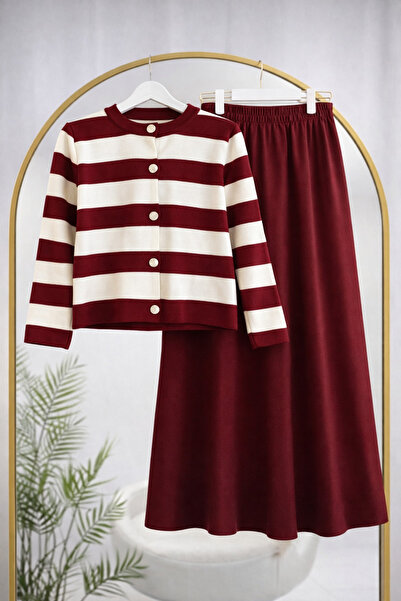 Bahar Altundemir طقم نسائي مكون من قطعتين: كارديجان تريكو مخطط باللون العنابي...