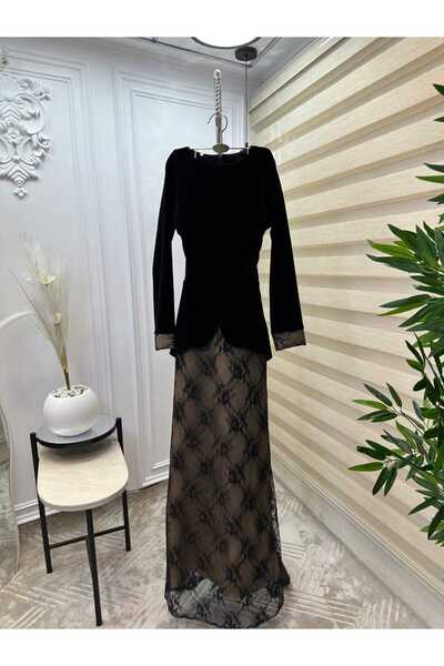 haninline A soft dress made of lace and velvet