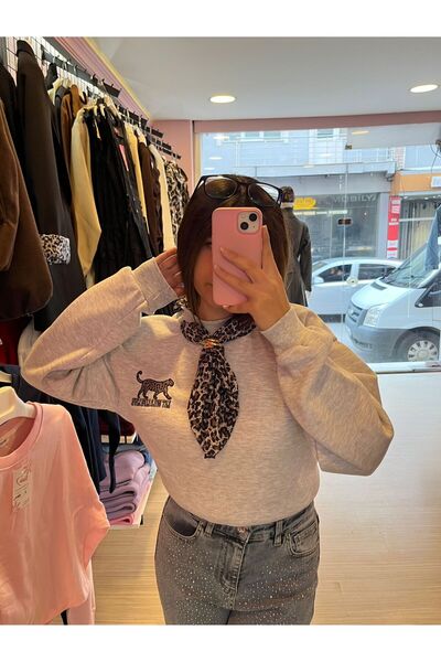 RosaCo Fularlı 3 İplik Nakış Detay Sweatshirt