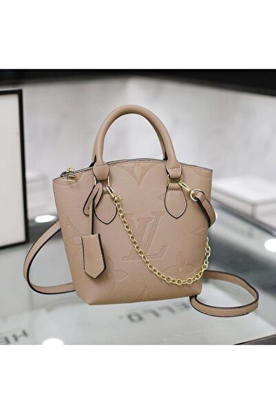 My first response First-class replica bag with all its accessories