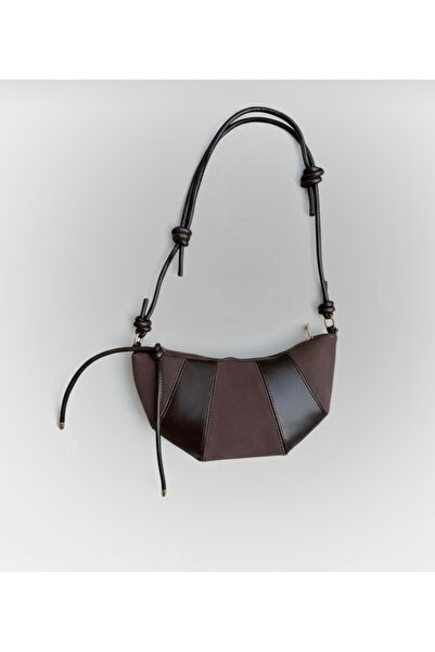 OZ&BU حقيبة كتف من جلد الغزال بتفاصيل مصغرة من الجلد G بقطع قماش مخيطة معاً م...