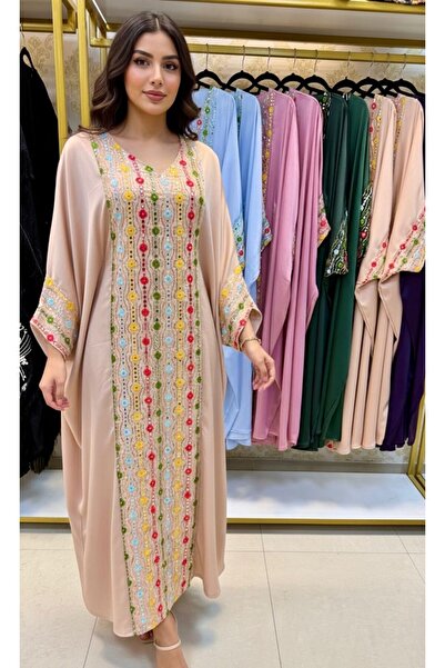 ONE WAY FASHION A dress with a soft and luxurious design