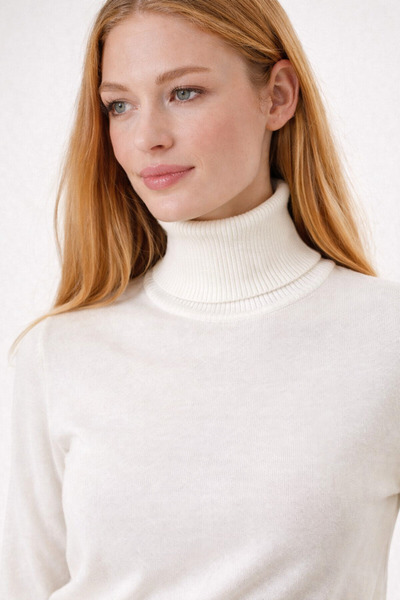 MISSRUBA Women's White Turtleneck Knit Sweater - Dk0001