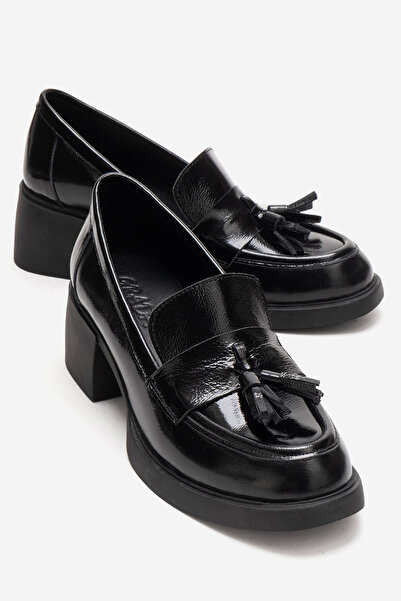 GRADA Γυναικεία παπούτσια με τακούνι από γνήσιο λουστρίνι, με λεπτομέρεια πομ...