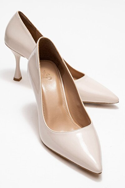 Zeynep Sıradağlı حذاء أنسيلاي نسائي بكعب ستيليتو من الجلد اللامع باللون البيج