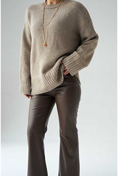 QUSTYLE Women's Light Beige Round Neck Oversized Knitwear Sweater