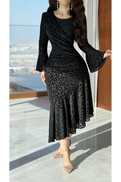 Generic Black velvet midi dress with a raised pattern and wide sleeves