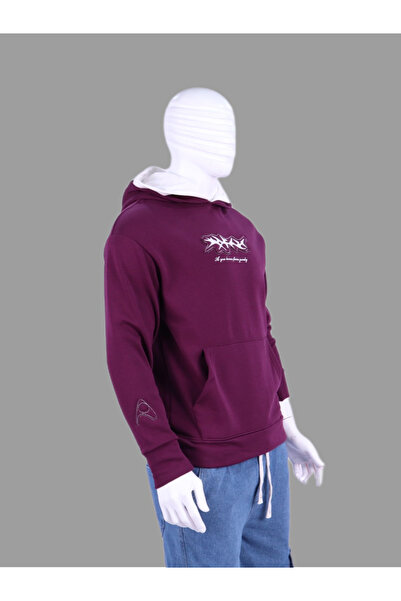 Red Planet Double-layered fur hoodie with a finger hole, made from a distinctive and elegant material.