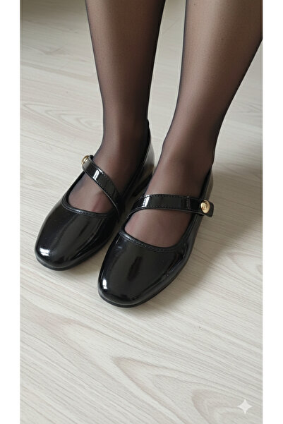 FootFrenzy حذاء باليرينا نسائي مريح للاستخدام اليومي بحزام متقاطع وتفاصيل مار...