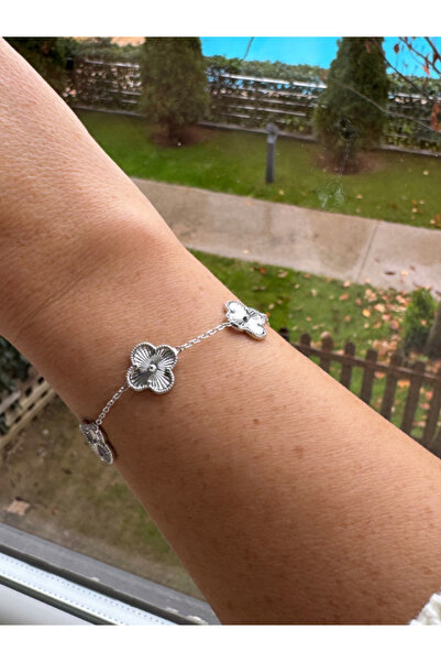 bijuxbymrv Vk Model Flower Bracelet