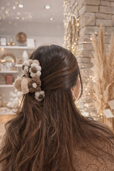 Adatepe Atelier Yünlü Çiçekli Peluş Toka