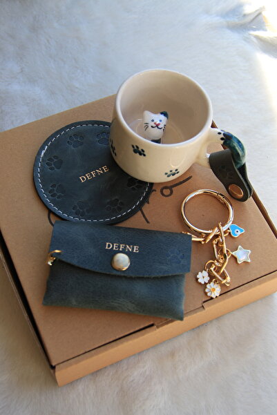 RETROTR İsme Özel El Yapımı Kedi Figürlü Seramik Fincan Seti | Deri Bardak Al...