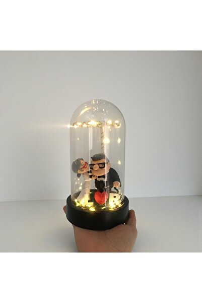 FIGURİFY Carl ve Ellie Figürü–Yukarı Bak (Up) Temalı–Işıklı Mika Fanus–Kişiselleştirilebilir–11X21 cm