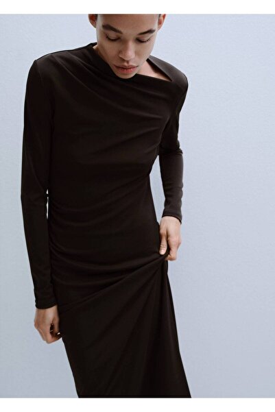 MANGO Woman Büzgülü kayık yaka elbise