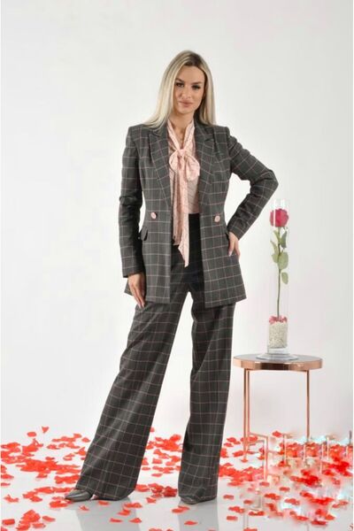 Simoda Iasi Elegant gray plaid suit with powder pink accents